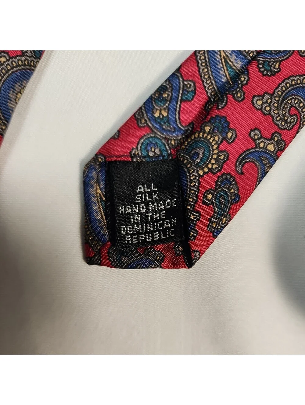 Van Heusen Classic  Collection Men's Tie Silk Paisley Red Background 57 inch.